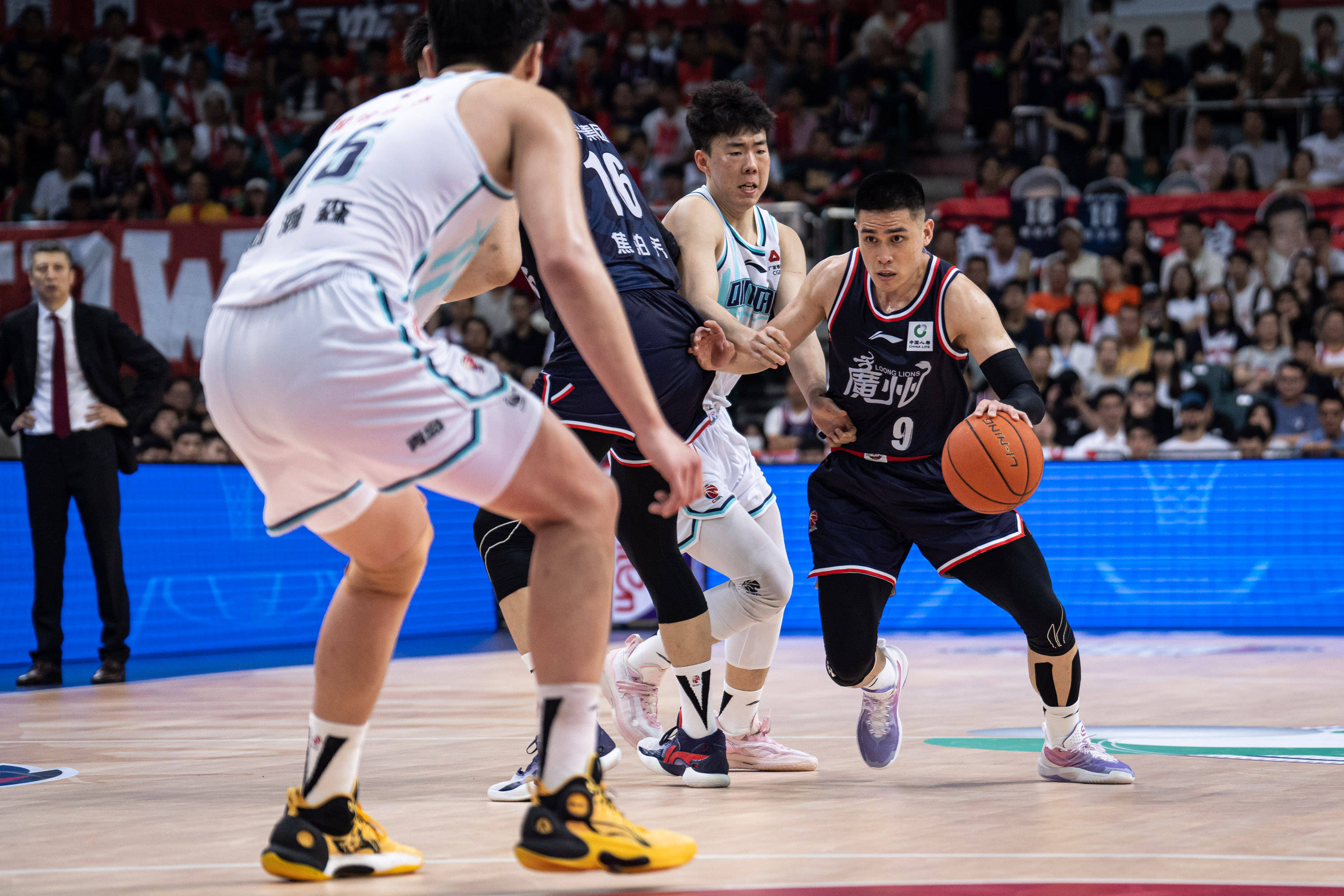 线上投注-CBA季后赛集结日走向成谜，武汉三镇强势反弹，质疑声仍在，更衣室氛围转暖的简单介绍